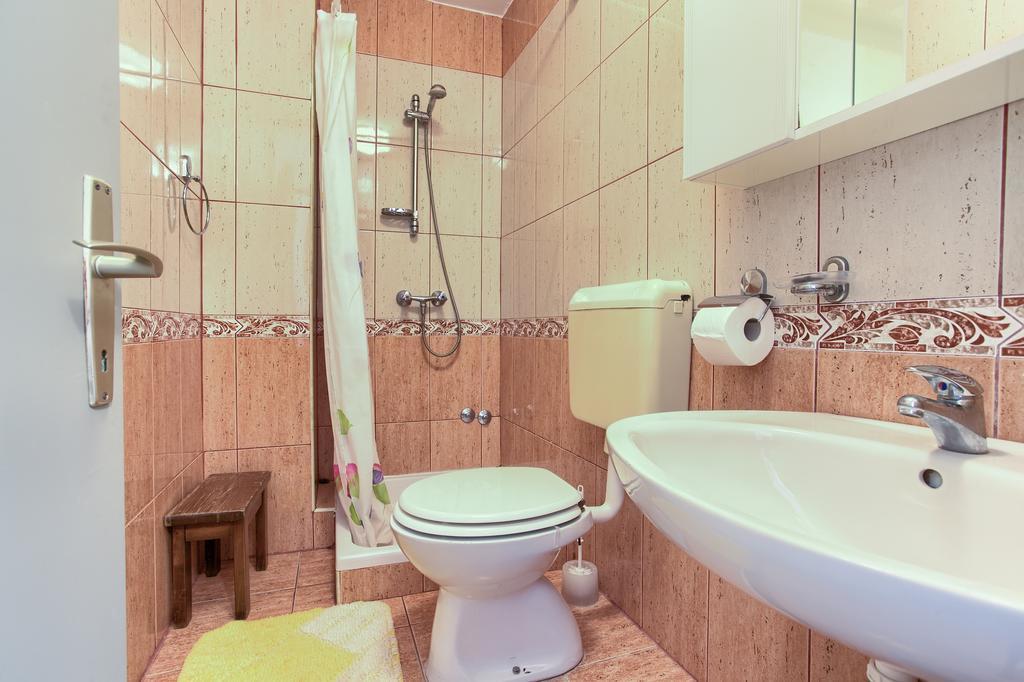 Apartments Vlatko Krk Town Kültér fotó