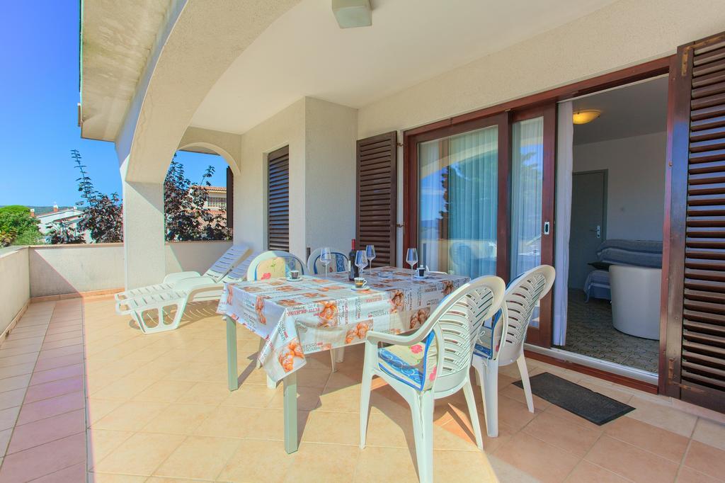 Apartments Vlatko Krk Town Kültér fotó