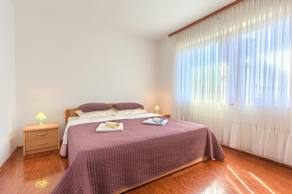 Apartments Vlatko Krk Town Kültér fotó