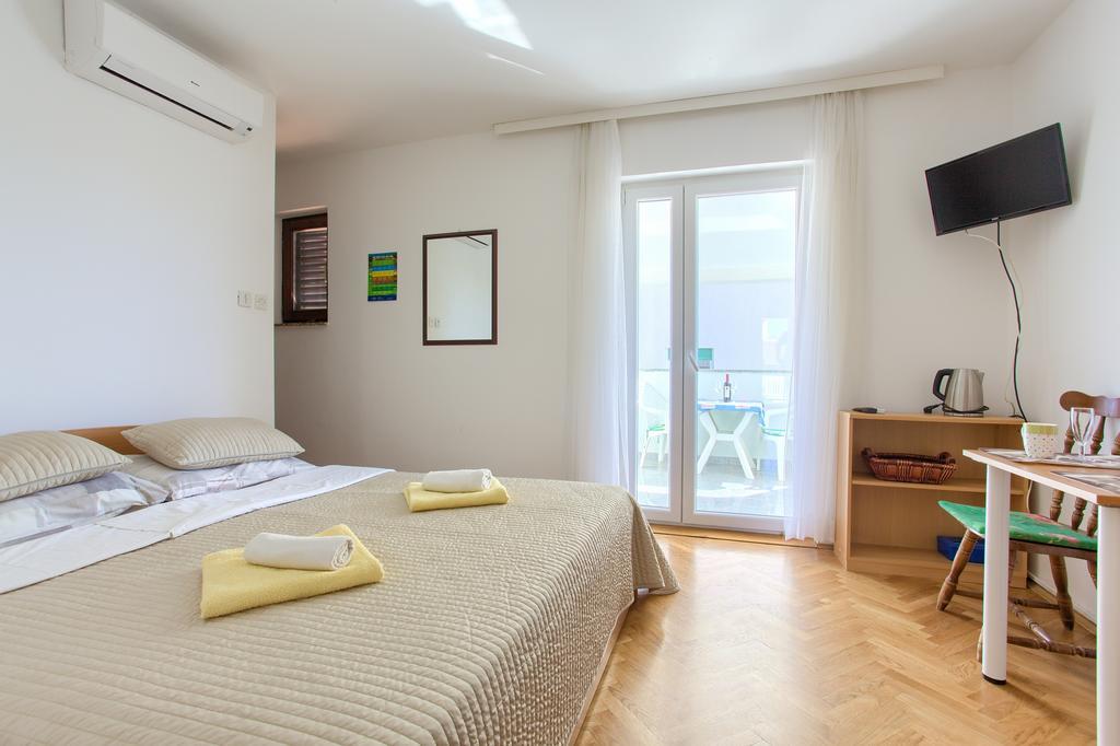 Apartments Vlatko Krk Town Kültér fotó