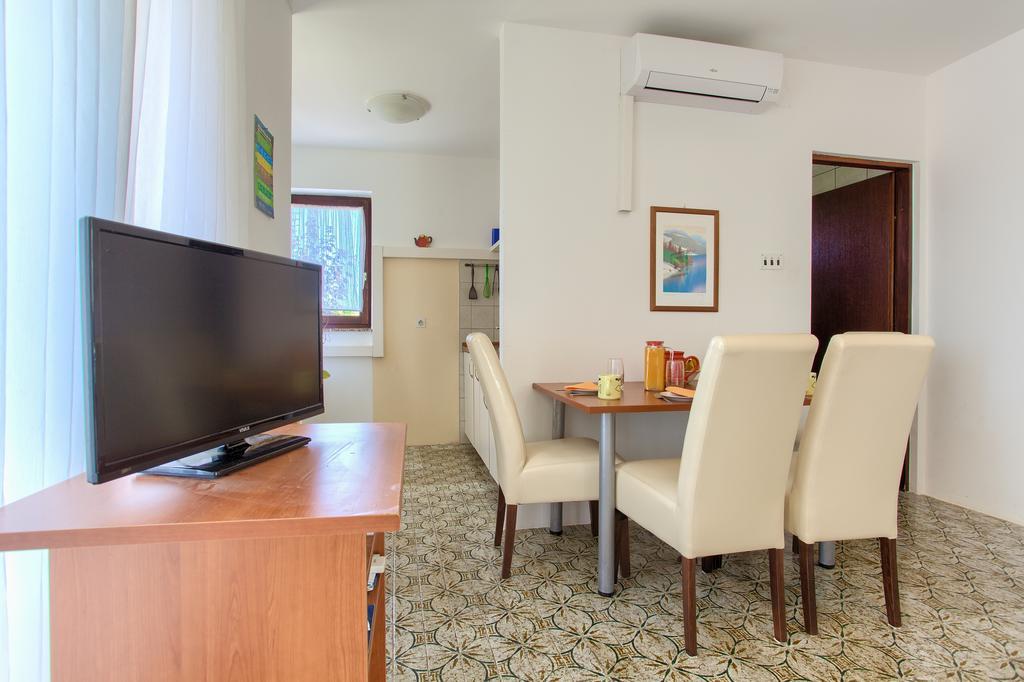 Apartments Vlatko Krk Town Kültér fotó