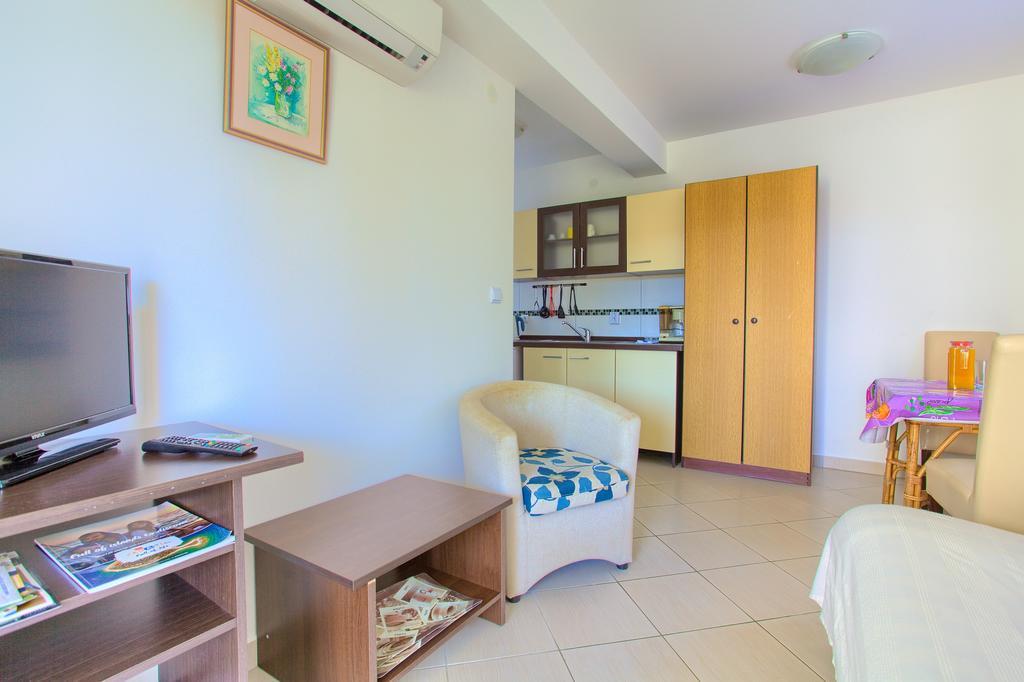 Apartments Vlatko Krk Town Kültér fotó